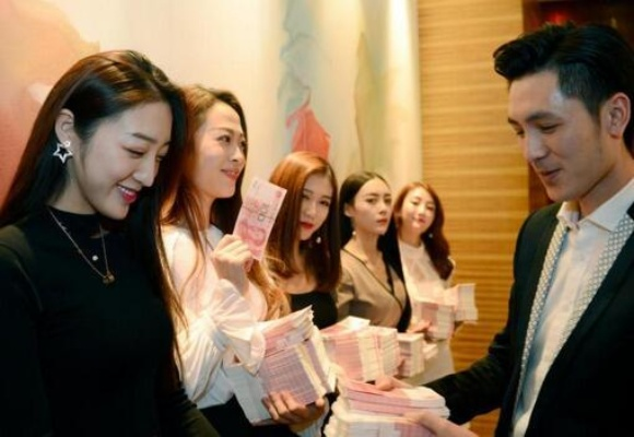 七年粉丝见证奇迹！世界第一网红奖金大放送，独家揭秘真有钱拿！