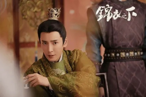 《盛世天下》男星爆红引热潮，海量邀约纷至沓来，人气飙升！