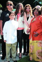 遗产争夺战！迈克尔杰克逊女儿4.2亿收益引争议，揭秘背后真相