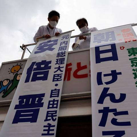 《胜利女神》新装亮相！黑纱透视风潮来袭，绝美造型引领潮流