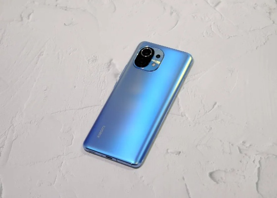 小米丹宁新配色手机：牛仔裤耐磨耐脏，游戏体验升级新选择