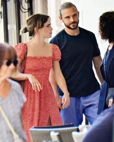 艾玛·沃特森度假邂逅神秘富商，揭秘百万富翁新恋情！