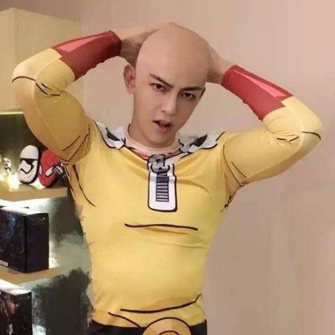 一拳超人COS达人：光头脚趾放大，逆天还原！