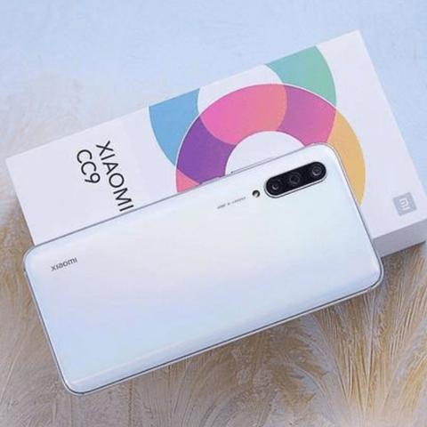 小米市场总监空降微博！揭秘王腾魏思琪新身份背后的独家价值