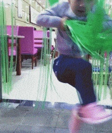 女主播颜值恒定，男人减速带动态图揭秘新亮点