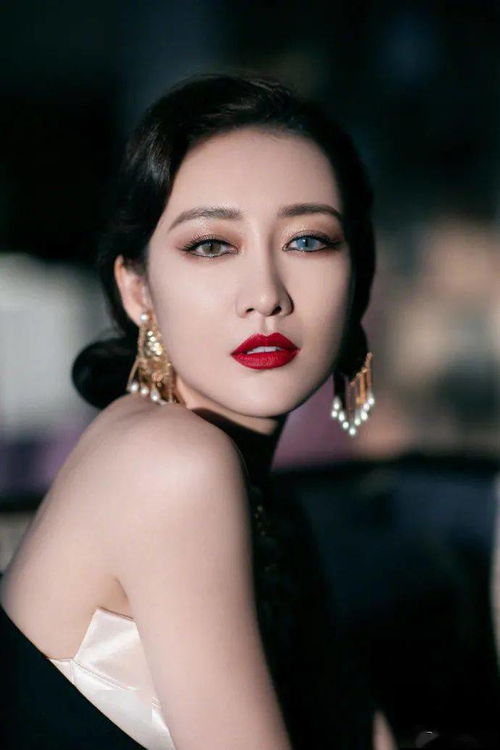 《寡姐》美颜写真曝光！旗下美妆品牌引领潮流新风尚