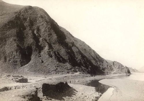 羊蹄山探险揭秘：神秘白漆指引竟藏鸟屎奇观