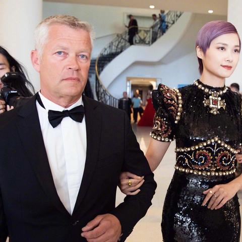 《完美国际2》新资料片“烽火玄城”11月5日公测，十九周年庆典盛大开启，独家揭秘！