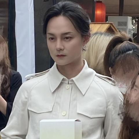 黄晓明轻松减重30斤秘诀大公开，快乐源自健身突破之旅