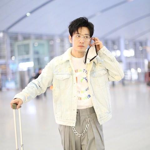 黄晓明轻松减重30斤秘诀大公开，快乐源自健身突破之旅