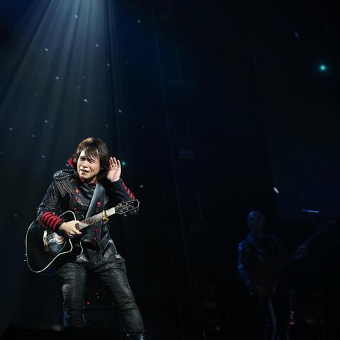 新疆独家！伍佰30年铁粉现场见证，演唱会分佰惊喜揭晓