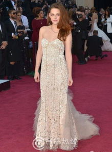 安妮海瑟薇红毯惊艳亮相，与超模吉吉哈迪德同框成焦点