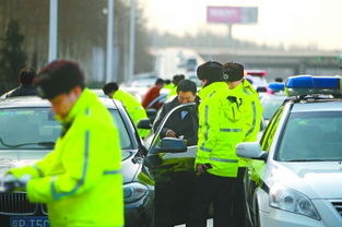 高速应急车道违规停车，18辆豪车遭官方重罚，救护车受阻！