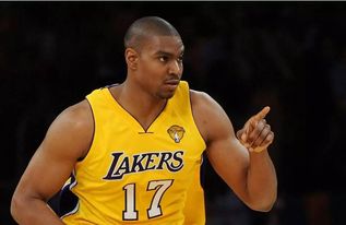 上班打卡萌照女神佐保里与篮球巨星奥尼尔同框，独家揭秘！