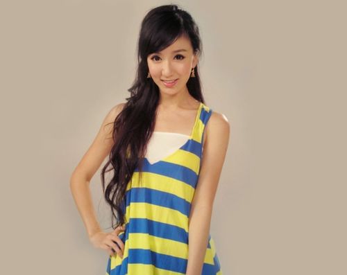 娄艺潇短剧惊艳亮相，一分钟演绎经典角色，体验胡一菲新风采