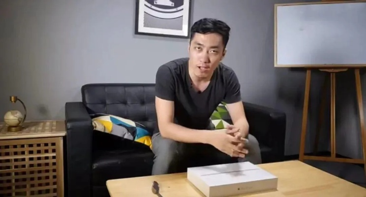 负债亿级王自如体验绿皮火车：限高挑战，出行新风尚