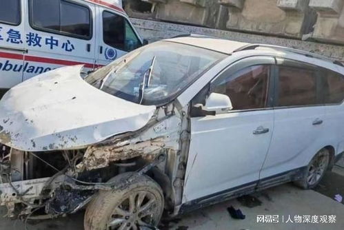 辅助驾驶失控惊魂！男子入睡致车辆闯红灯撞护栏