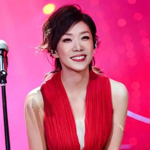 李宗盛演唱会惊现粉丝撞脸本尊，后台互动求合影成亮点