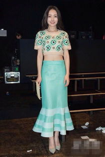 绝美体模申才恩新照曝光：剑星时尚穿搭展现完美身材魅力