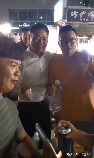 直播首秀紧张揭秘：刘强东炒菜如初尝贾国龙罗永浩脱口秀