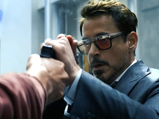 《钢铁侠变身！小罗伯特唐尼演绎全新《神奇4侠》博士传奇》