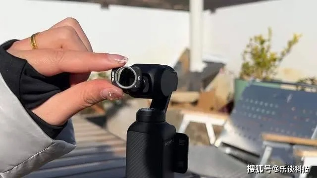大疆Pocket 3价格战升级：影石紧追、手机巨头跨界搅局