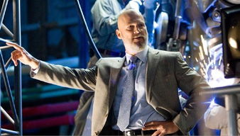 性感男星主演《光与影33号》：沉浸式体验电影级游戏盛宴