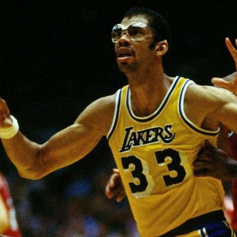 篮球巨星姚明揭秘：美食睡眠之余，畅玩《魔兽》新篇章