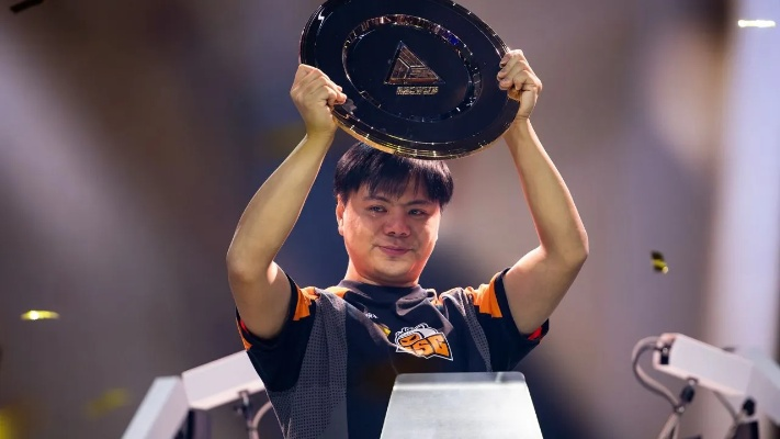 曾卓君力克Blaz！勇夺EWC《街头霸王6》冠军荣耀童星