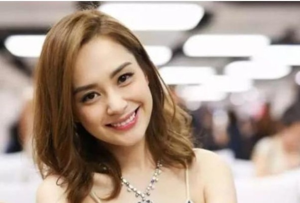 阿娇手震戒酒一年多，揭秘明星容光焕发背后的秘密