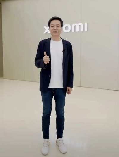 雷军回应调侃晒YU7续航，揭秘手机续航新标杆