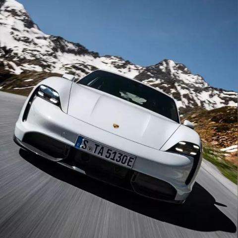 新能源车自燃惊魂！西安保时捷仅剩车架，官方回应揭秘