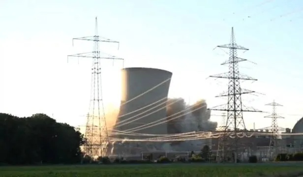 核电站爆破拆除！德国核能时代终结大揭秘