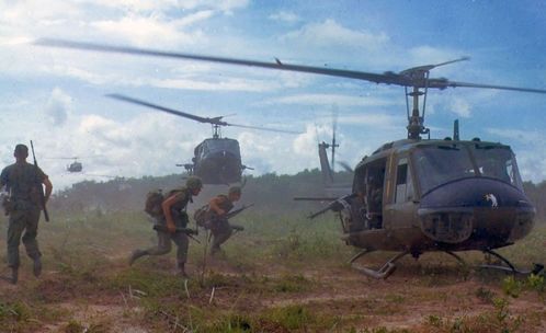 《战地6》惊险瞬间：直升机螺旋桨狂刮5杀，悬吊巨物爆击坦克震撼来袭