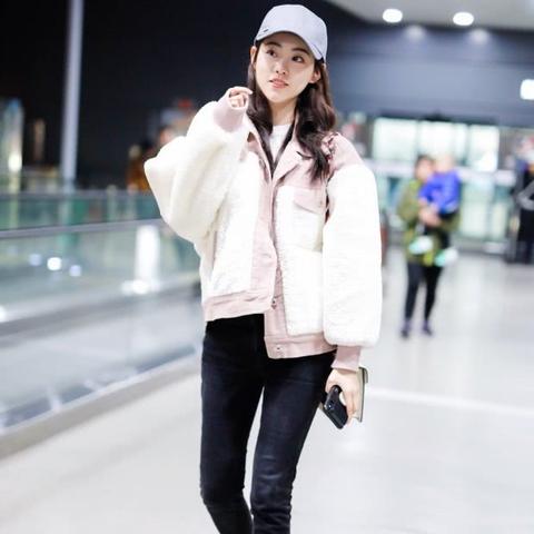 LV大衣撞衫中学校服引热议，全国抢购热潮席卷校园时尚圈