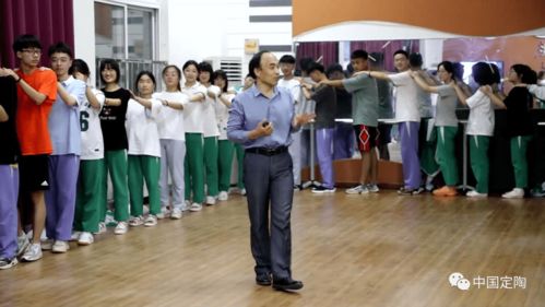 金·卡戴珊离婚后压力山大，自曝患脑动脉瘤，揭秘惊人真相！