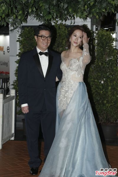 刘一丝红发婚礼造型惊艳亮相，揭秘明星女儿个性风采