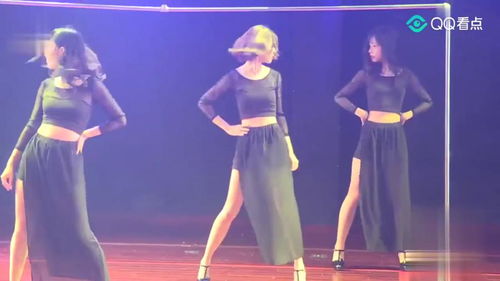 《丝之歌》大黄蜂COS对决：黑衣风潮VS黑丝诱惑，视觉盛宴！