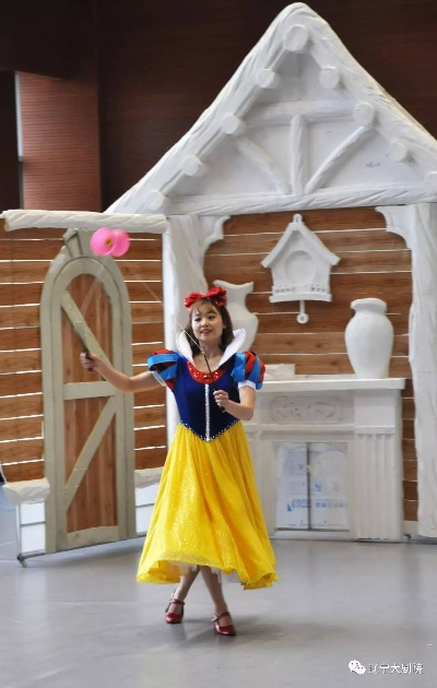 绝美瞬间！白雪公主高难度姿势惊艳再现，视觉盛宴新体验