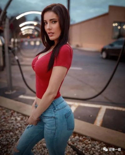 YasalCOS美图惊艳角度，身材绝美引人瞩目！