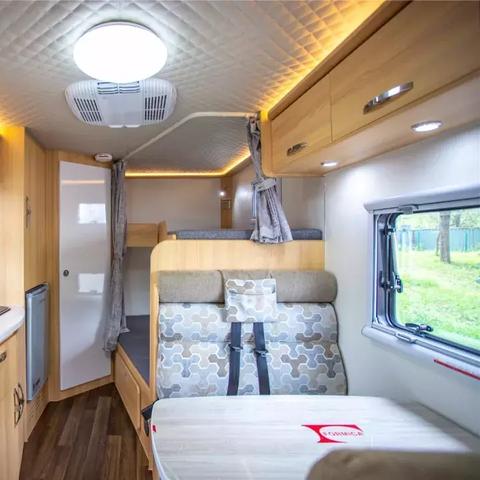 《超级房车赛：传奇》评测升级版，中规中矩再飞跃