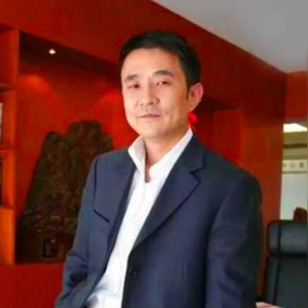 《加油站大亨》揭秘：打工者如何变身商业巨头