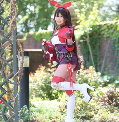 日本35岁COSER傲人身材惊艳亮相，揭秘轻熟魅力新高度