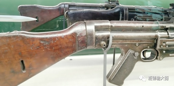 《暗区突围》G3突击步枪改装攻略：极限强化新玩法揭秘