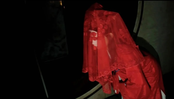 惊悚重现：女吊幽魂悬梁，探秘中式恐怖新篇章