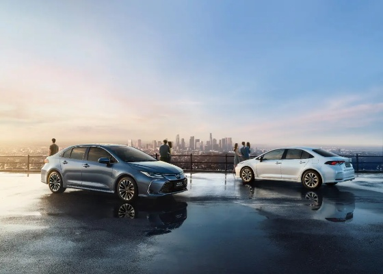 丰田全新卡罗拉焕新首秀：油电混动全面升级，智领未来出行新风尚