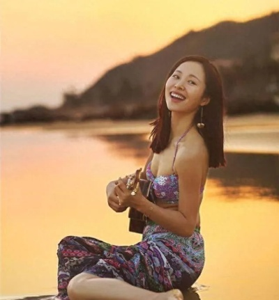 42岁江一燕离婚发声：曾深陷自我否定困境，勇敢重塑人生价值