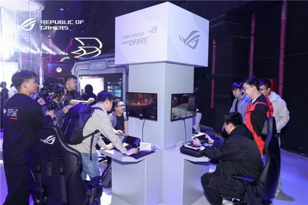 朝鲜国营网吧ROG显示器升级，畅玩CS体验新高度