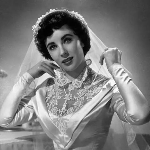 《胜利女神海伦深度解析：强度评析与加点攻略》