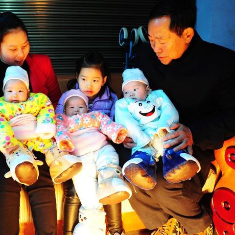 11年催更终兑现！G胖合影见证半条命3震撼回归